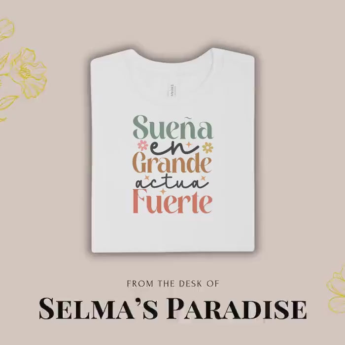 Unisex Spanish T-Shirt Suena En Grande Actua Fuerte – Personalized Custom Latina Tee, Trendy Stylish Short Sleeve Shirt